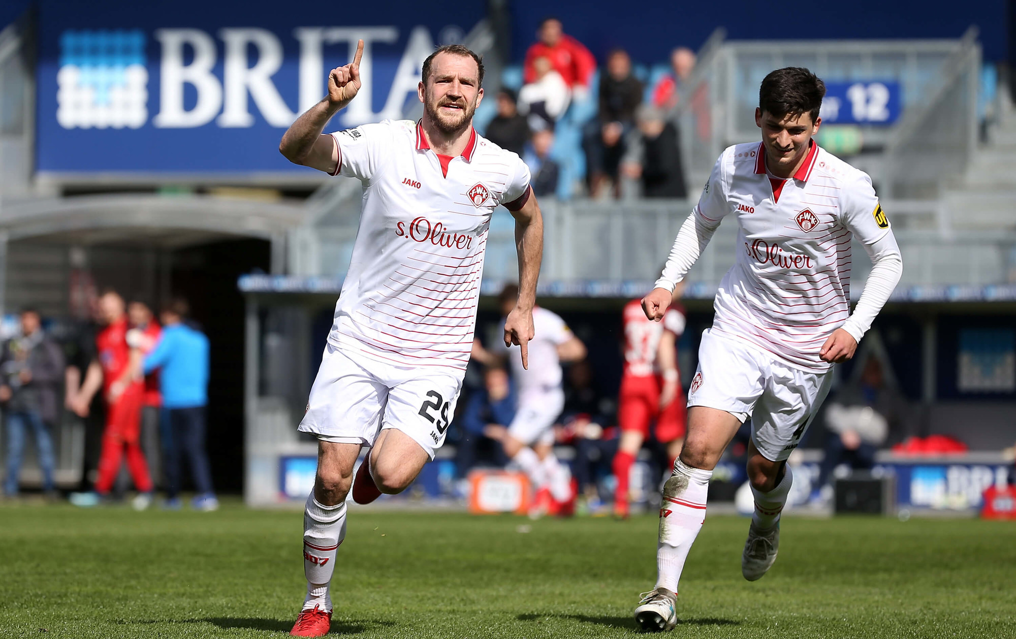 2:0 in Wiesbaden: Die Kickers gewinnen bei der Mannschaft der Stunde ...